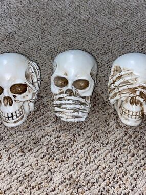 Skull figurines home decor